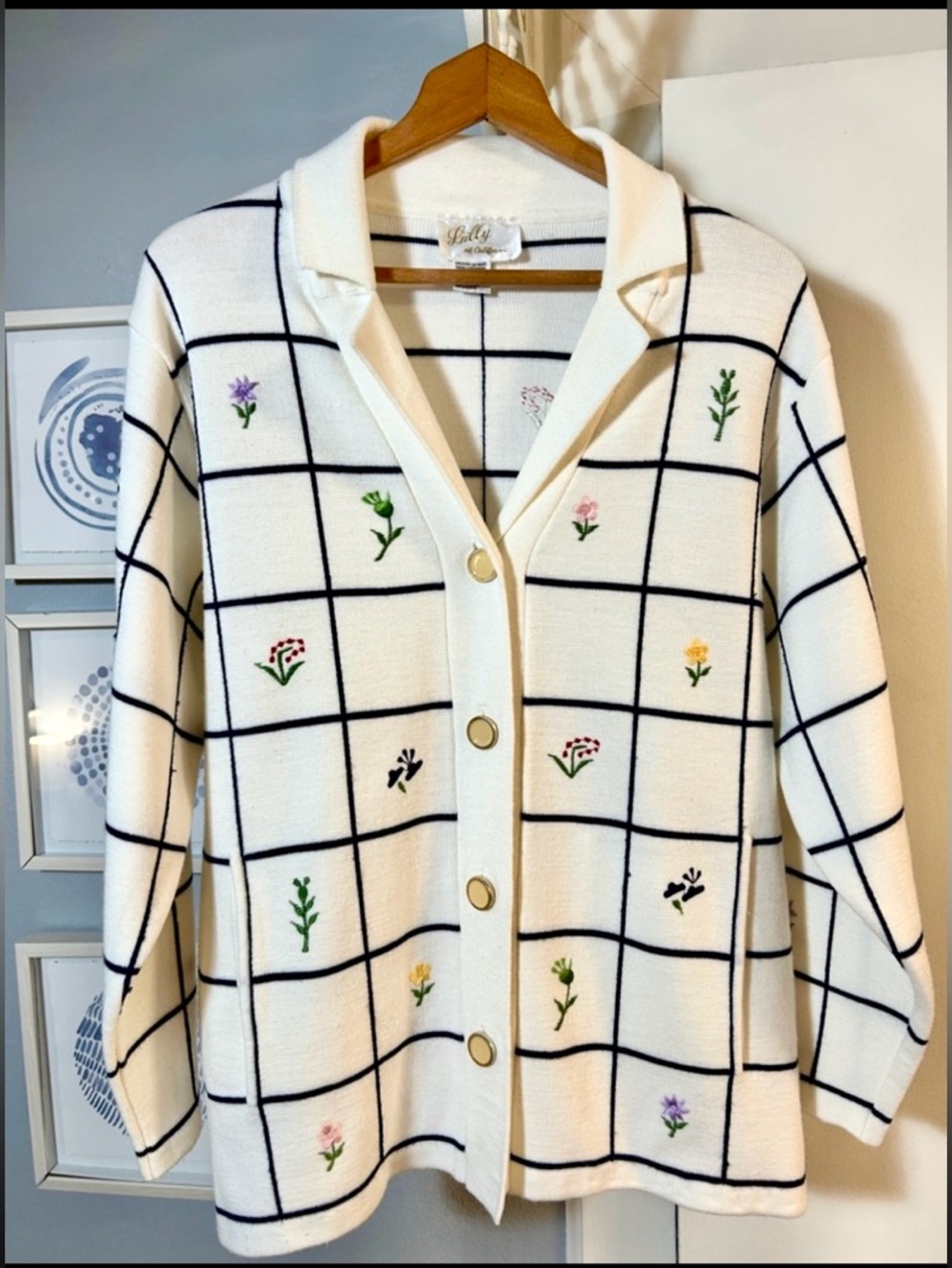Lilly of California Women’s Size M Cardigan Embroidered Knit Button White Floral